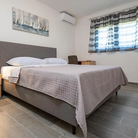 Holiday House Sara With Heated Pool Privlaka  Extérieur photo