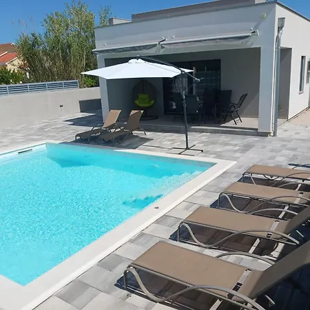 Holiday House Sara With Heated Pool Privlaka  Extérieur photo