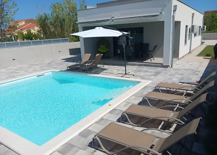 Holiday House Sara With Heated Pool