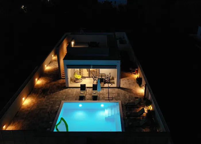 Holiday House Sara With Heated Pool