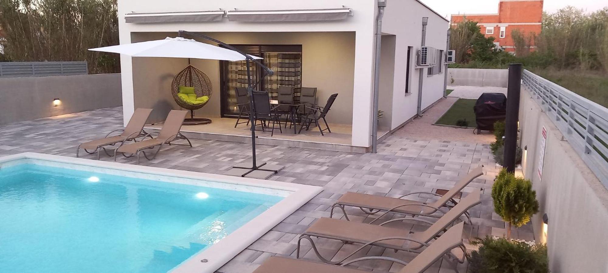 Holiday House Sara With Heated Pool