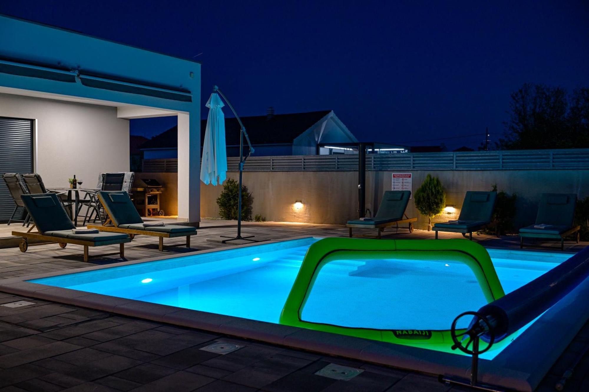 Holiday home House Sara With Heated Pool Privlaka (Zadar)