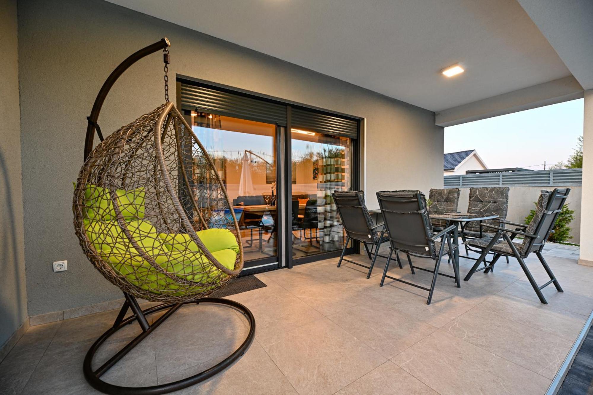 House Sara With Heated Pool *