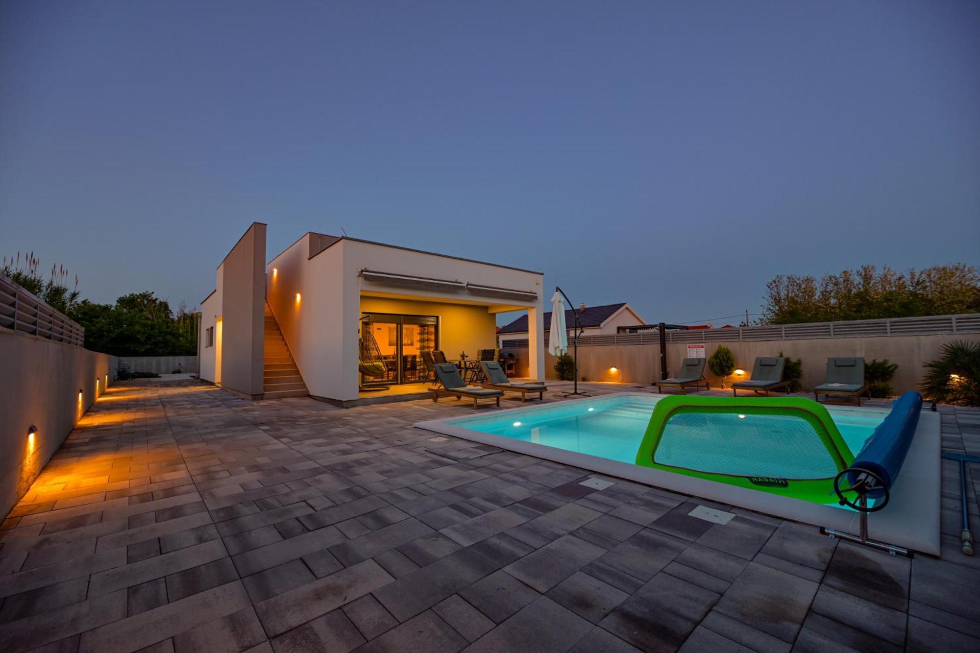 House Sara With Heated Pool