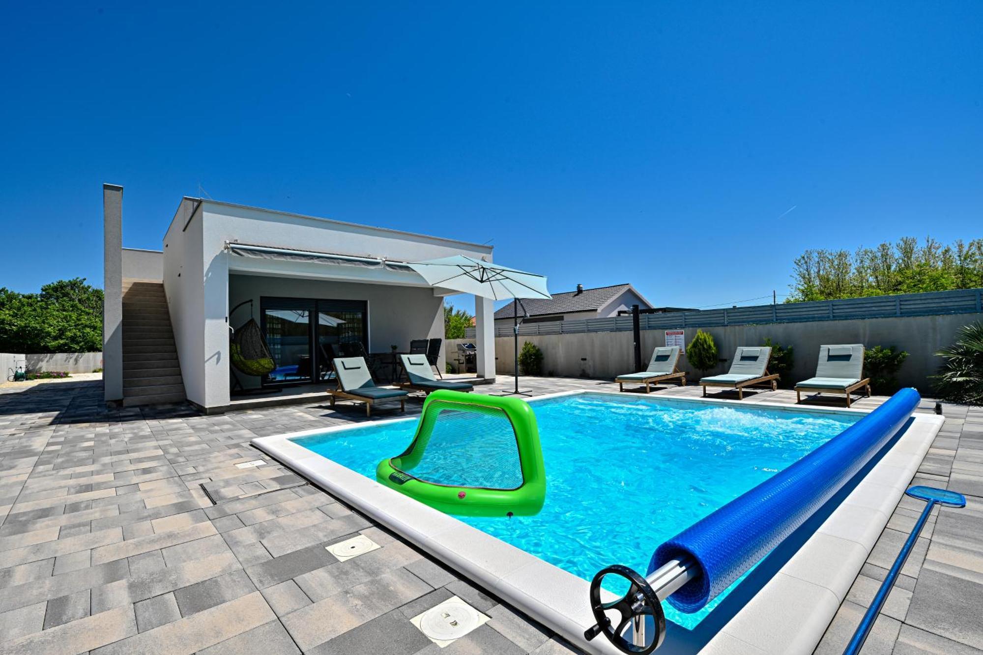 House Sara With Heated Pool Holiday home Privlaka (Zadar)