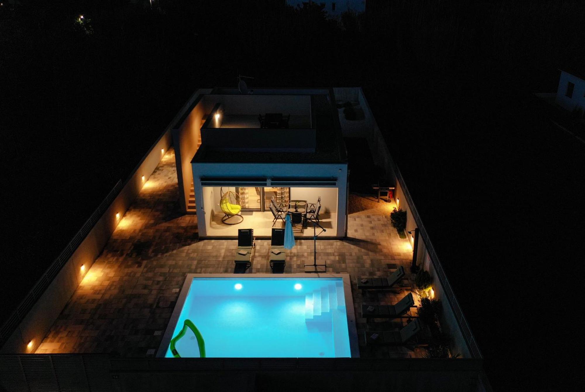 House Sara With Heated Pool