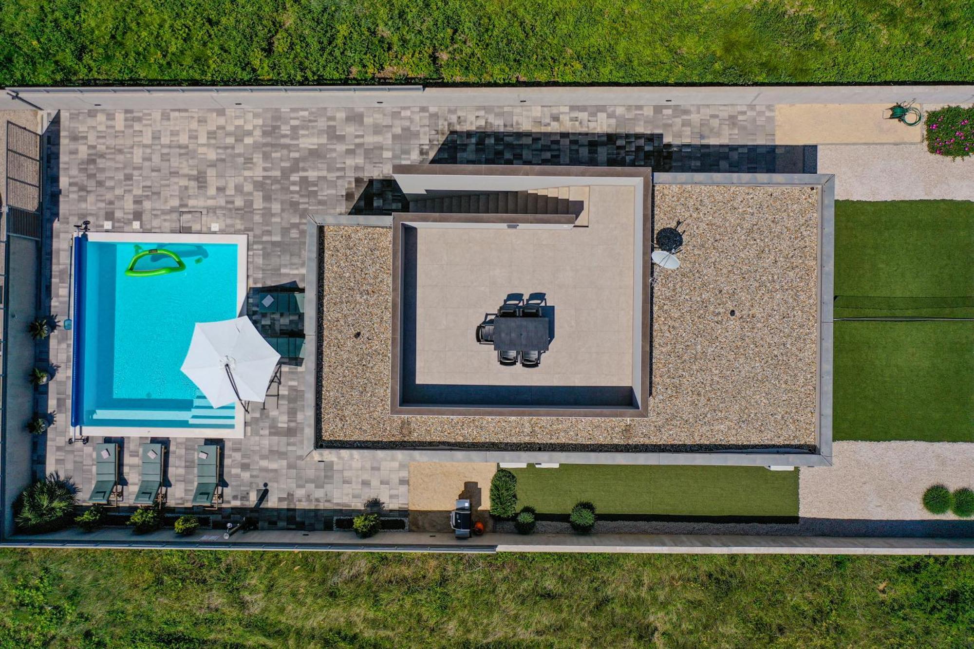 House Sara With Heated Pool Holiday home Privlaka (Zadar)