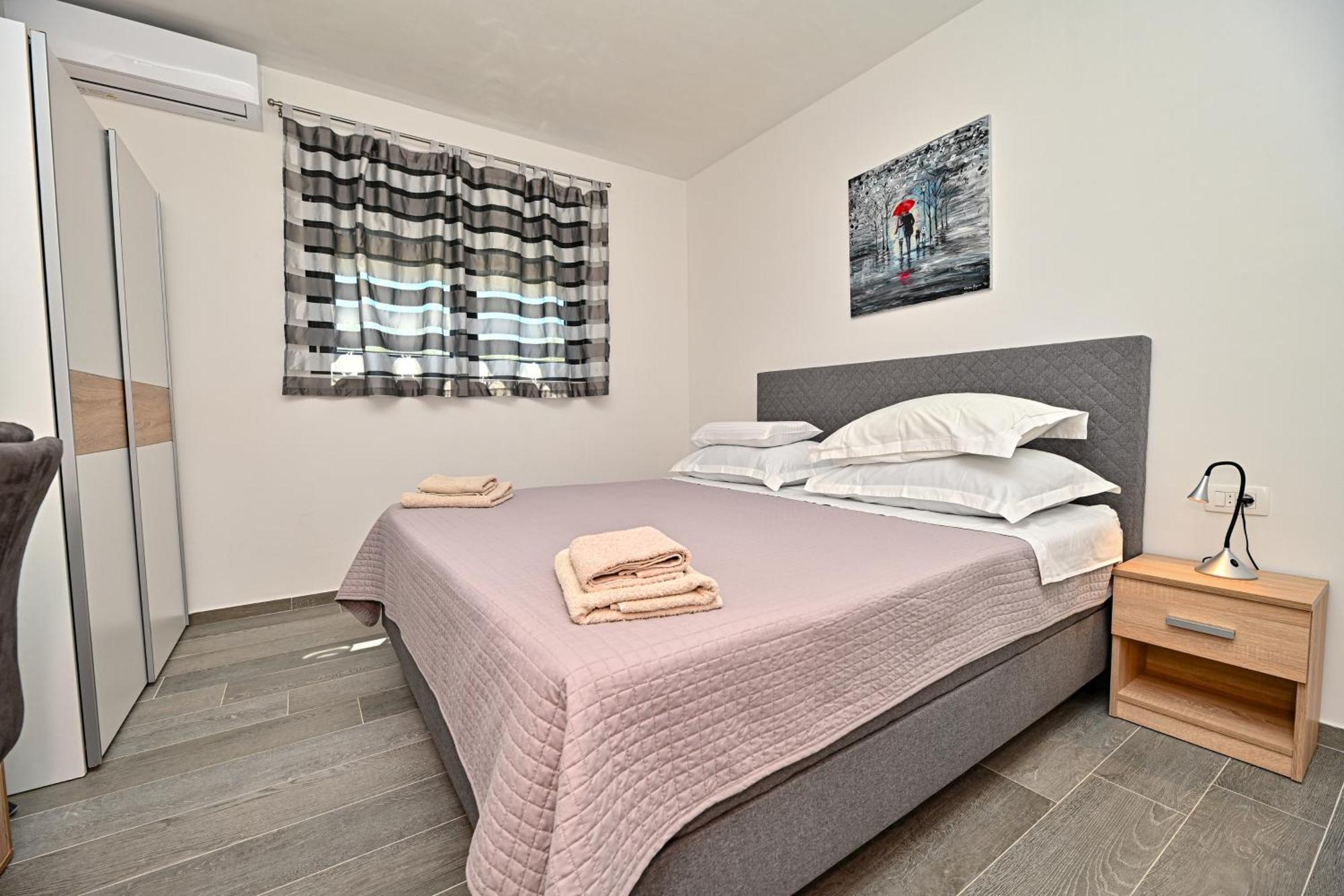 House Sara With Heated Pool Holiday home *